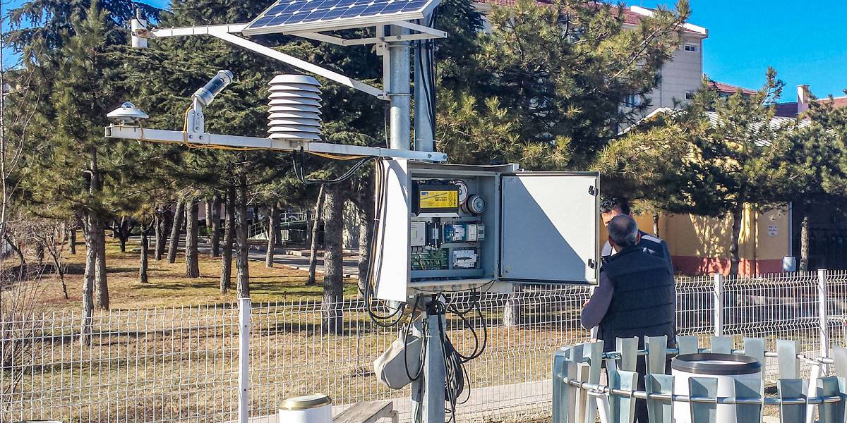 Meteorological Network of more than 1000 AWS