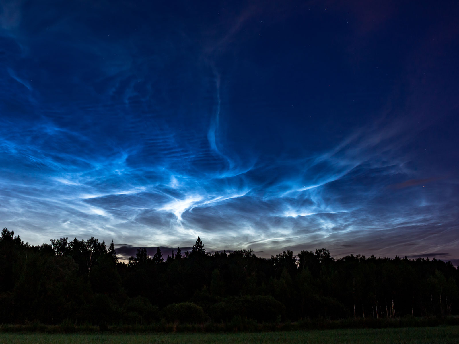 rare and enchanting nocticulent clouds